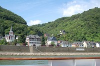  This is the town of Hirzenach, south of Boppard on the same side of the river.