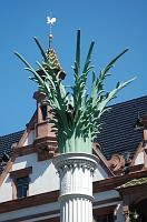  Look closely and there's a nest atop the column inside the palm design.