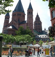  The Mainz Cathedral up close.  (This is actually two photos I stitched together.)