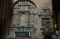 A side altar (I couldn't find out its name) with a pewter baptismal font dating from 1328 beside it.  This is apparently the largest existing baptismal font existing from the middle ages.