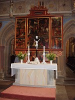  A closer view of the altar.